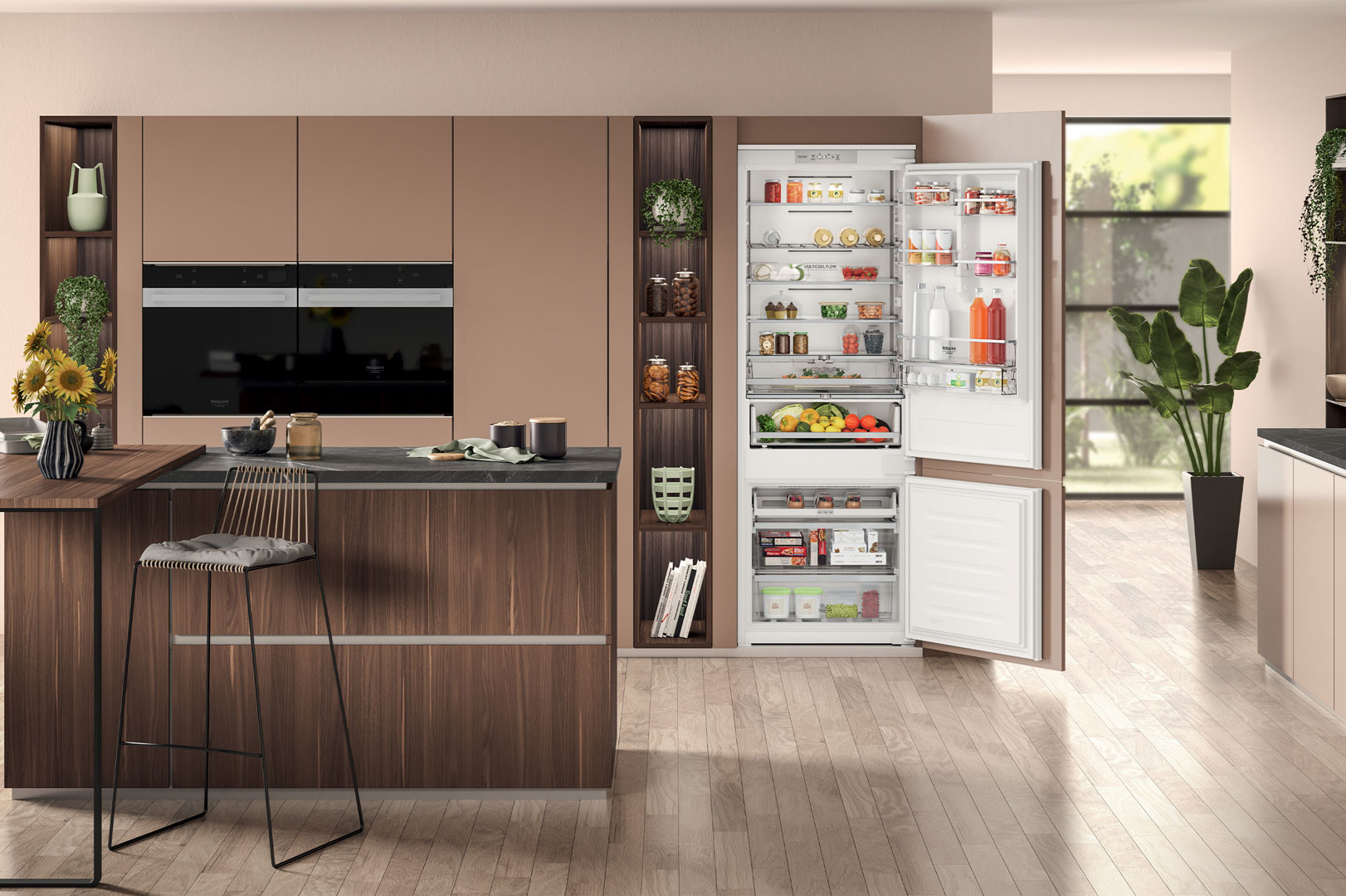 More space and freshness with the Space 400 Total No Frost built-in fridge by Hotpoint