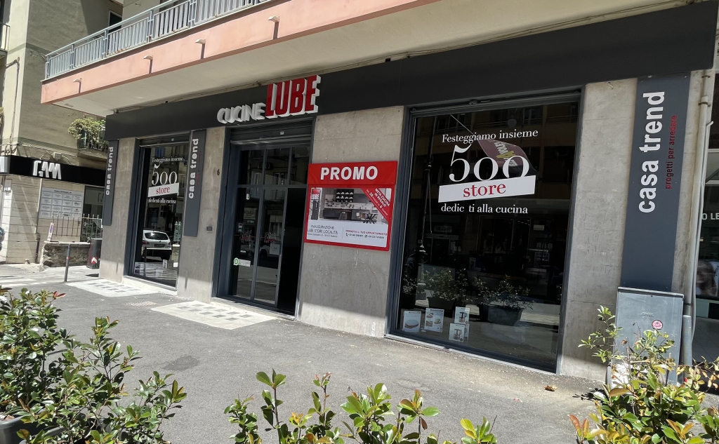 LUBE STORE SALERNO Corso Garibaldi by CASATREND