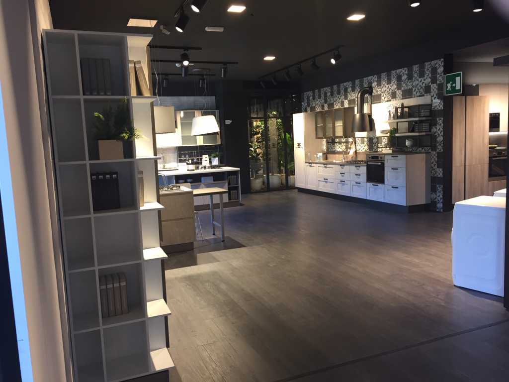 LUBE CREO STORE LAURIA